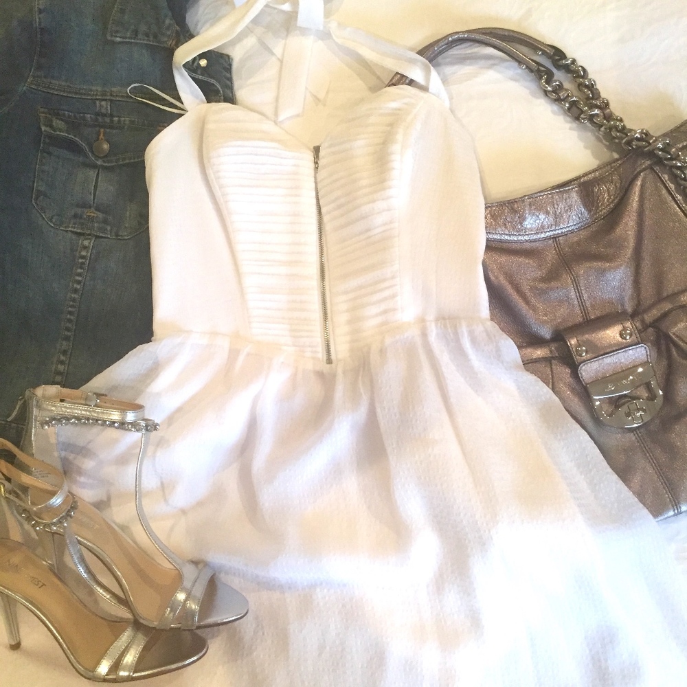 Look in my closet..BUNDLE and SAVE!!!!!